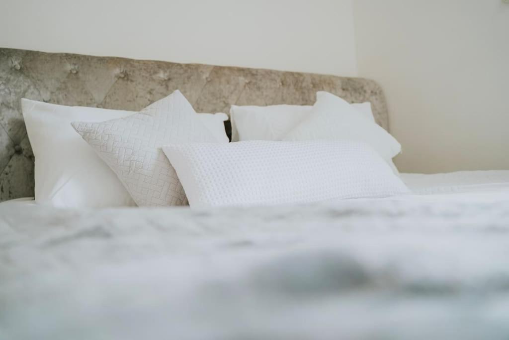 Linen Cottage- Parking, Leds, 4K Tvs, 5G Wifi And More! Bath Eksteriør billede