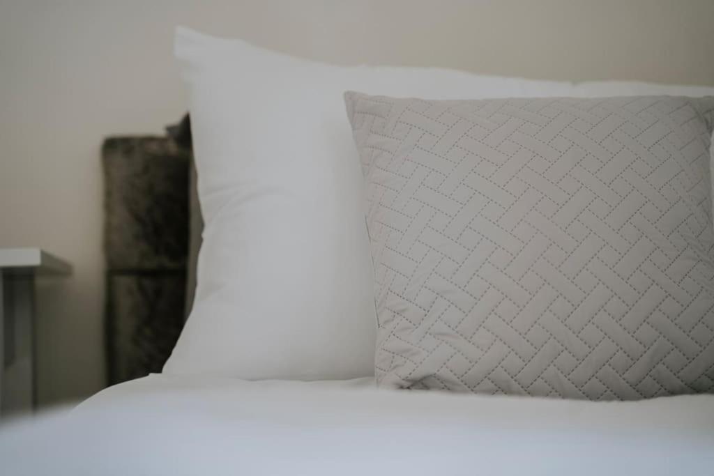 Linen Cottage- Parking, Leds, 4K Tvs, 5G Wifi And More! Bath Eksteriør billede