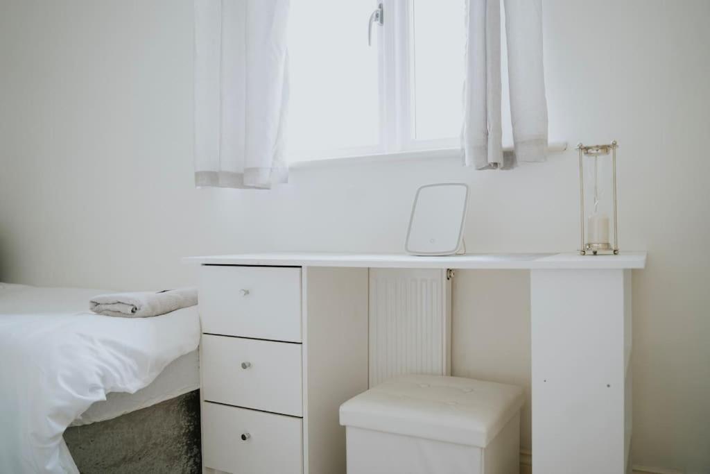 Linen Cottage- Parking, Leds, 4K Tvs, 5G Wifi And More! Bath Eksteriør billede